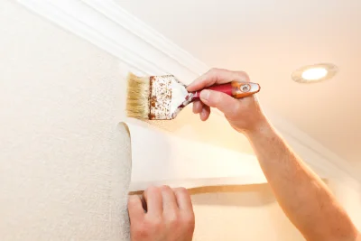 Pose de papier peint à Frizon — revêtements muraux et toiles de verre